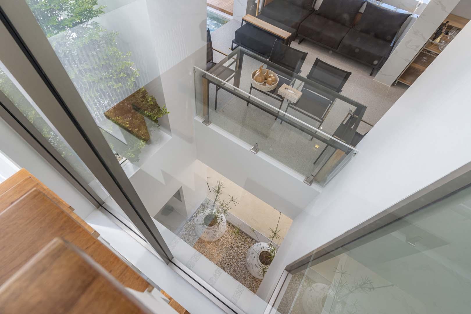 Luxurious 3-storey Villa Bangtao